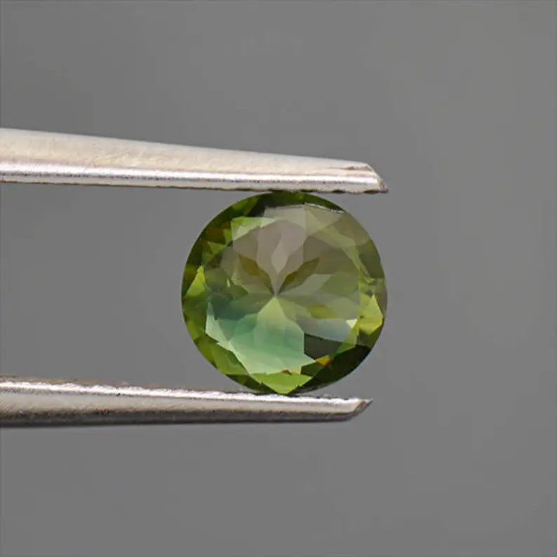 Excellent Green Blue Sapphire Gemstone from Australia 0.72 cts.