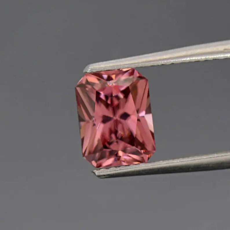 Fantastic Pink Champagne Zircon Gemstone from Tanzania 2.89 cts.