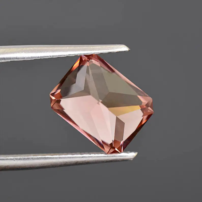 Excellent Pink Champagne Zircon Gemstone from Tanzania 4.00 cts.