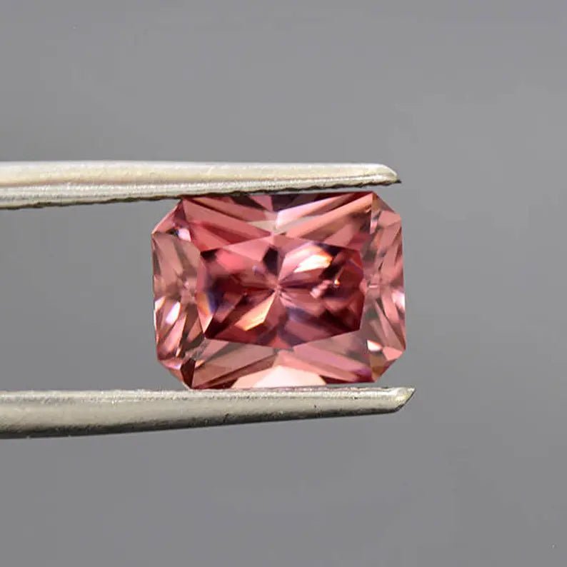 Fantastic Pink Champagne Zircon Gemstone from Tanzania 2.89 cts.