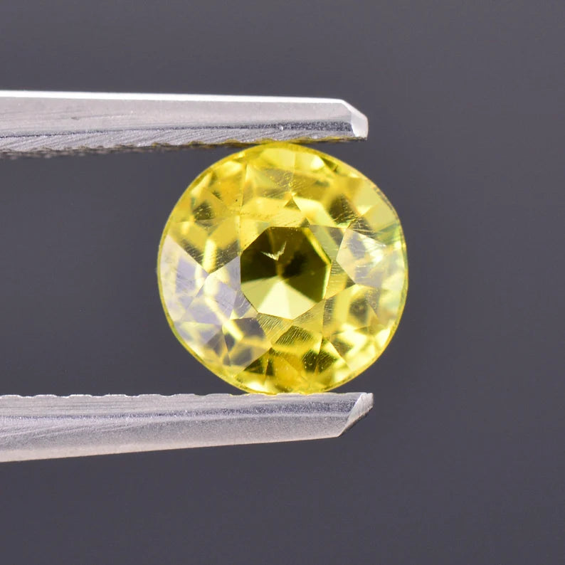 Bright Lemon Yellow Sapphire Gemstone from Sri Lanka, 1.35 cts., 6 mm., Round Shape