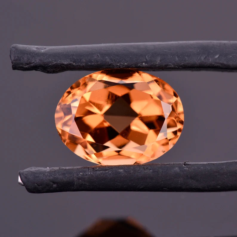 Stunning Bright Orange Topaz Gemstone from Mexico, 4.71 cts., 11x8 mm., Oval Cut