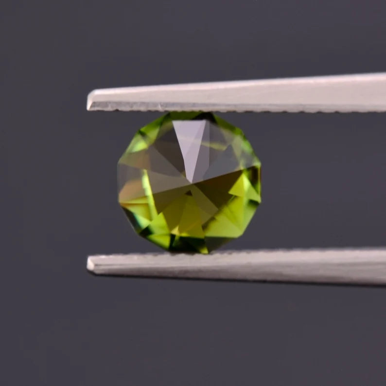 Excellent Green Tourmaline Gemstone from Nigeria, 1.41 cts., 7 mm., Round Brilliant Cut