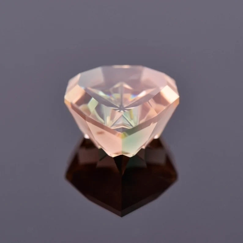 Pretty Copper and Green Bicolor Sunstone Gem from Oregon, 4.78 cts., 12x10 mm., Fantasy Cut Shield Shape