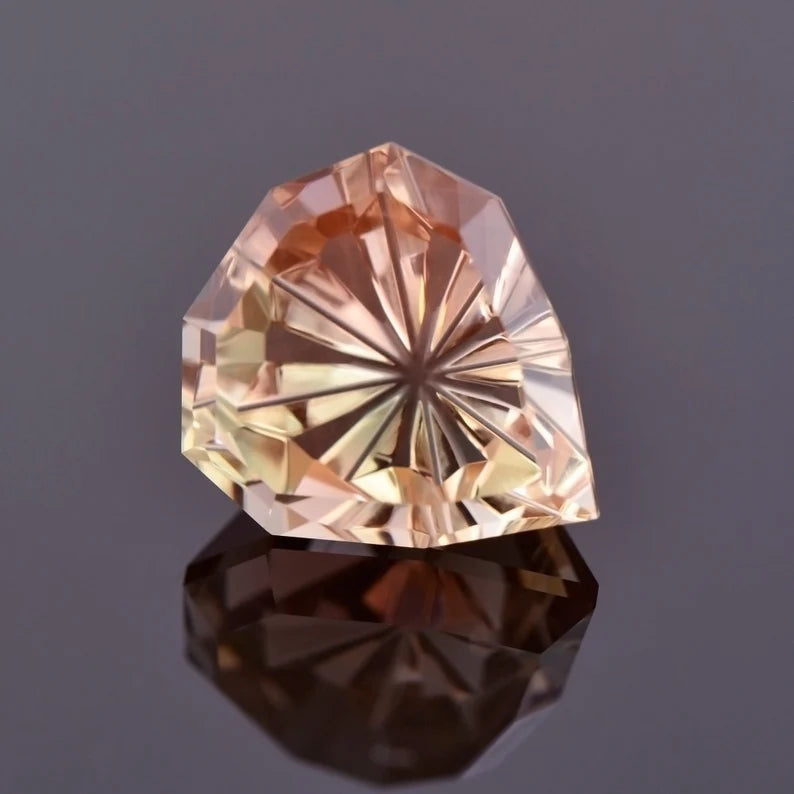 Pretty Copper and Green Bicolor Sunstone Gem from Oregon, 4.78 cts., 12x10 mm., Fantasy Cut Shield Shape