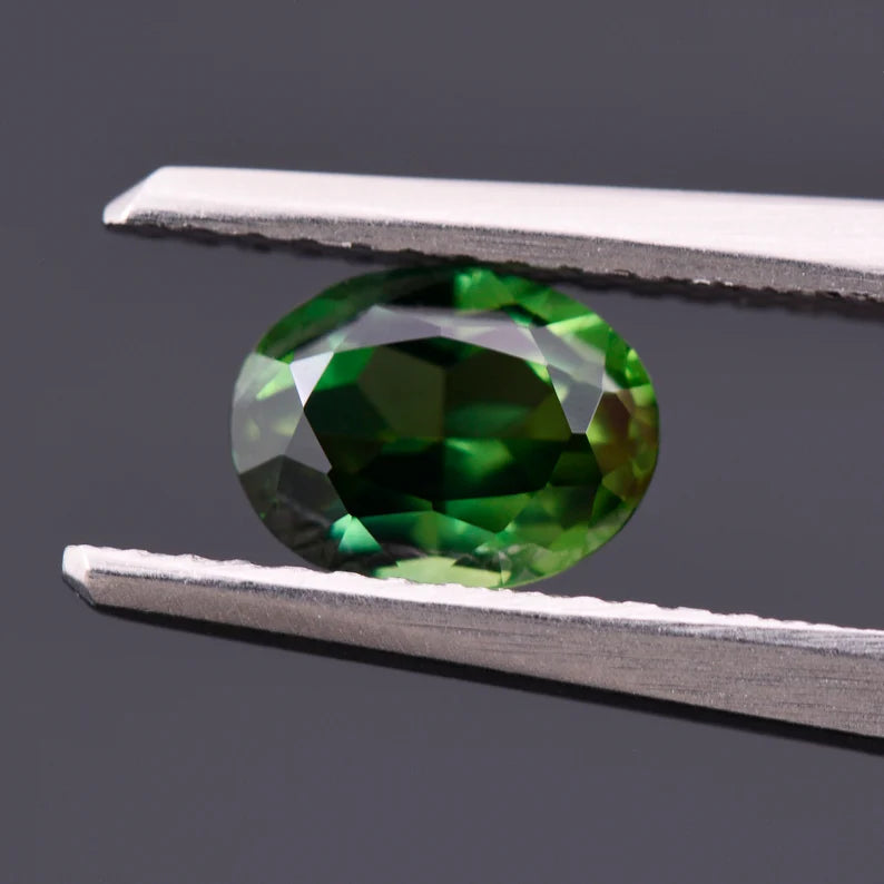 Excellent Green Sapphire Gemstone from Australia, 1.11 cts., 7x5 mm., Oval Shape