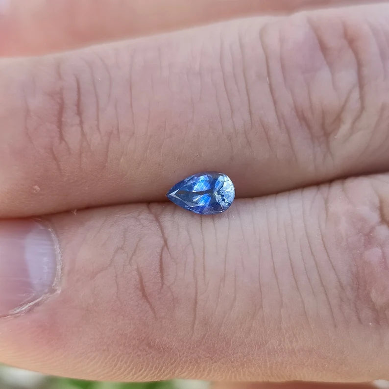 Fascinating Blue Sapphire Gemstone from Sri Lanka, 0.93 cts., 7.5x4.6 mm., Pear Shape