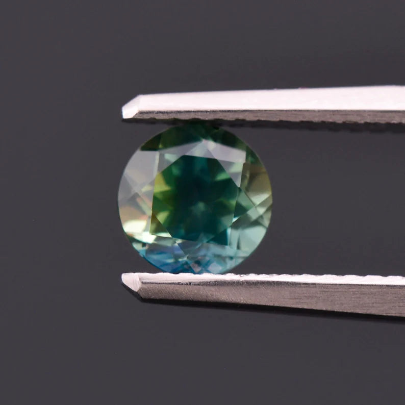 Excellent Tricolor Teal Sapphire Gemstone from Australia, 1.13 cts., 6 mm., Round Brilliant Cut