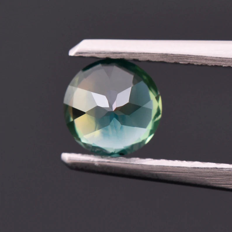 Excellent Tricolor Teal Sapphire Gemstone from Australia, 1.13 cts., 6 mm., Round Brilliant Cut