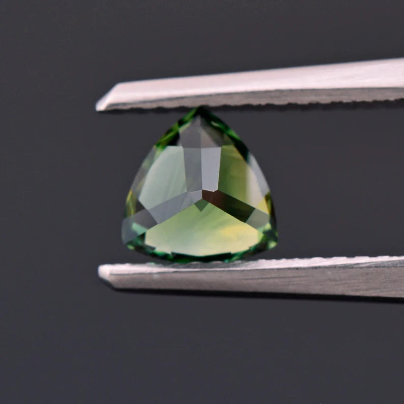 Excellent Bicolor Green Sapphire Gemstone from Australia, 1.06 cts., 6 mm., Trillion Shape