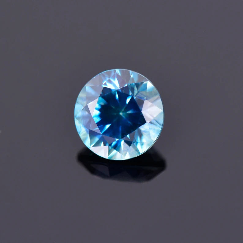 Excellent Natural Blue Sapphire Gemstone from Montana 0.75 cts., 5 mm., Round Brilliant Cut