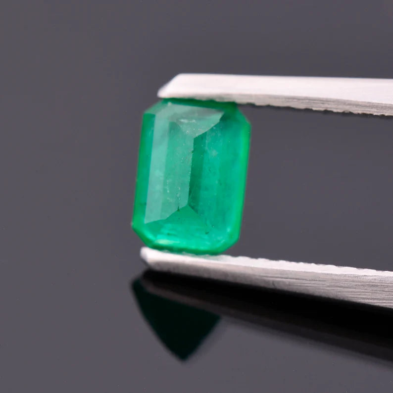 Excellent Rich Green Emerald Gemstone from Colombia, 0.90 cts., 6.5x4.6 mm., Step Emerald Cut