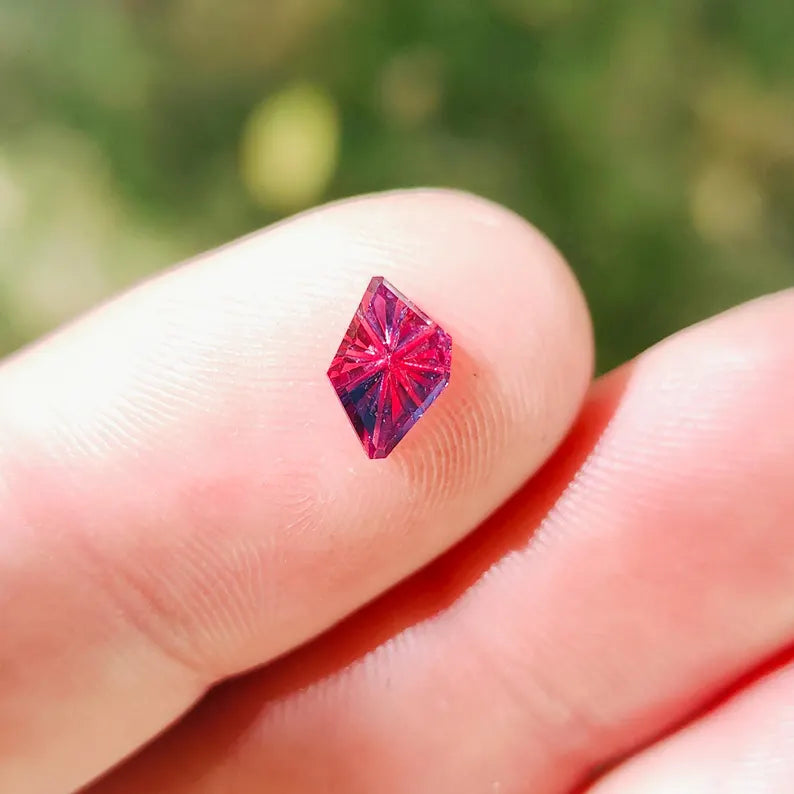 Gorgeous Winza Sapphire Ruby Gemstone from Tanzania, 0.86 cts., 8.4x5.7 mm., Fantasy Cut Freeform Shape