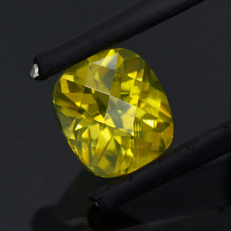 Outstanding Yellow Zircon Gemstone from Sri Lanka 5.36 cts