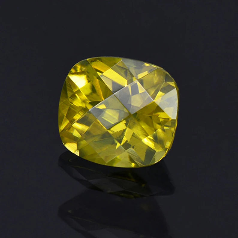 Outstanding Yellow Zircon Gemstone from Sri Lanka 5.36 cts