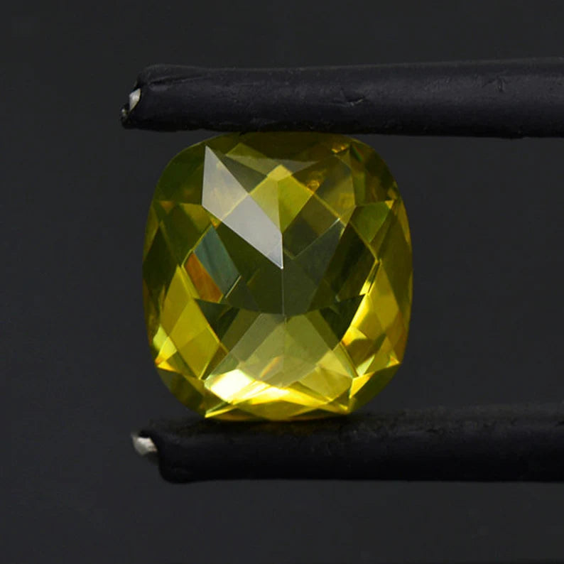 Outstanding Yellow Zircon Gemstone from Sri Lanka 5.36 cts