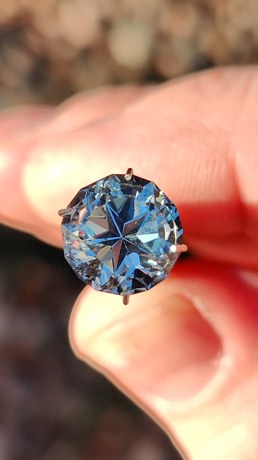 Topaz, 5.52 cts., 9.9 mm., Texas Star Round, Blue, Brazil, Natural