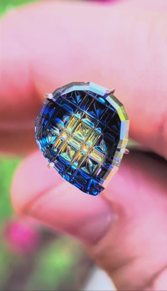 Parti Sapphire, 4.37 cts., 13.6x11.3 mm, Fantasy Pear, Blue, Yellow, Bicolor, Australia, Natural